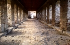 Ruiny korytarza na zamku w Krzyżtoporze